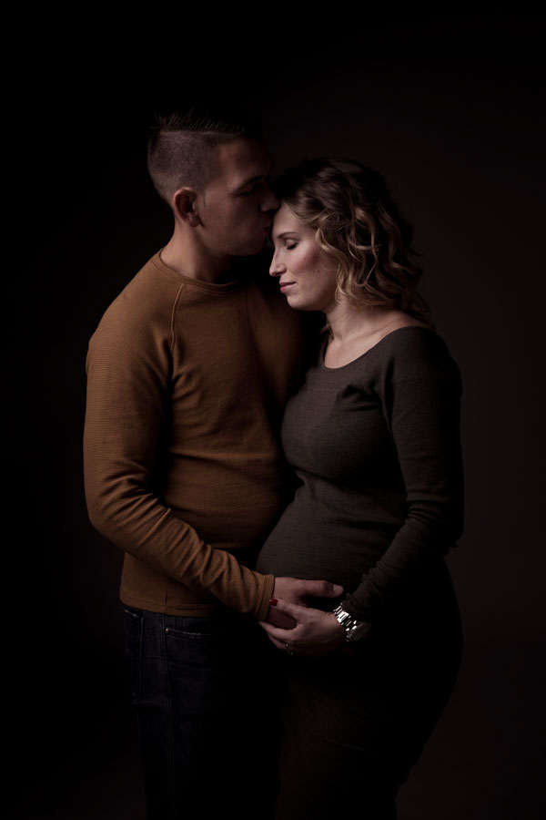 intieme zwangerschaps fotoshoot man en vrouw